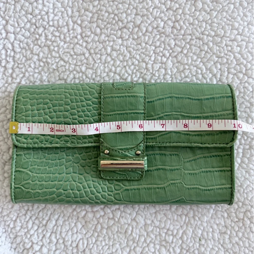 Green Crocodile (look)-Embossed Clutch - Picture 6 of 7
